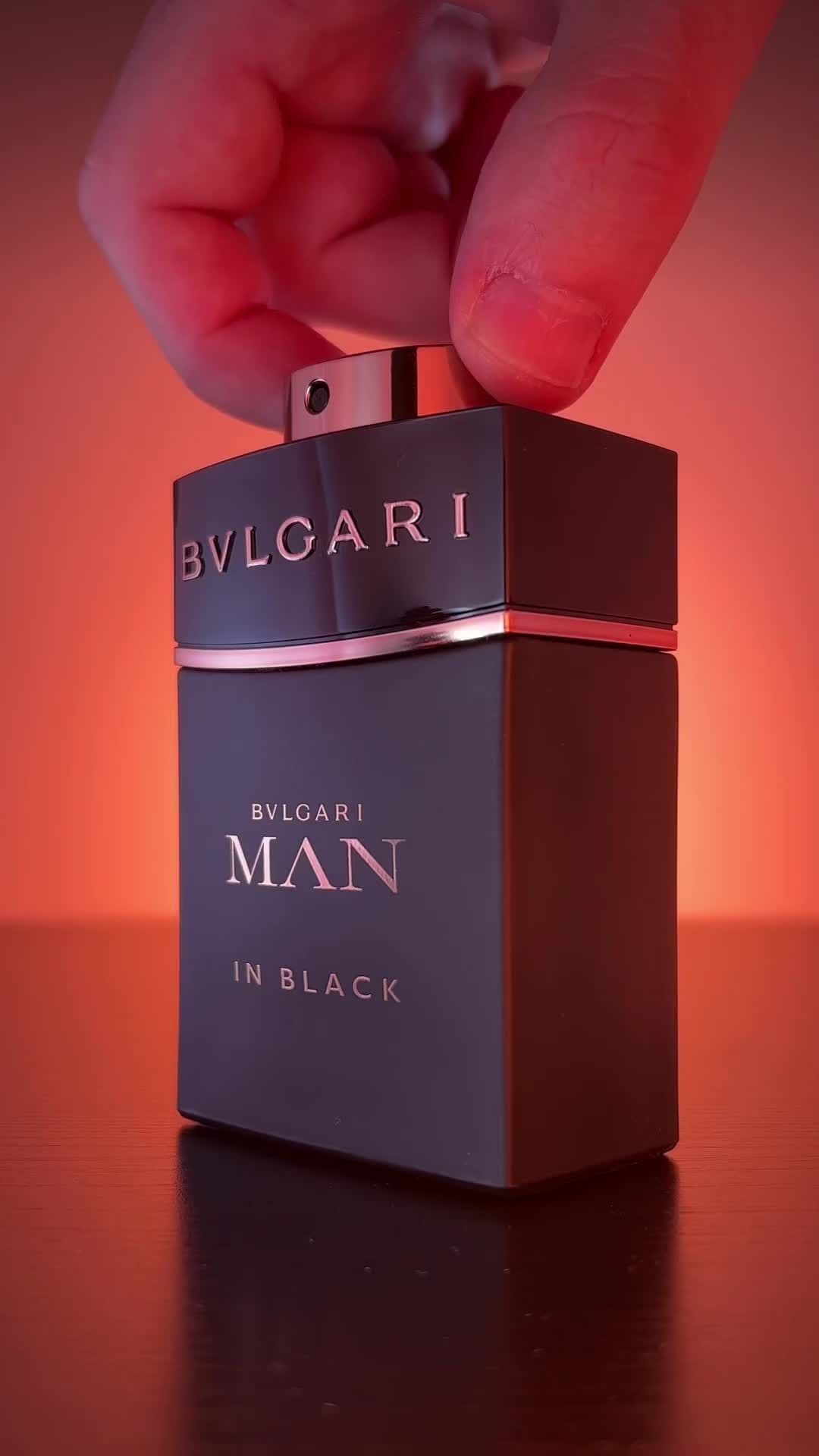 Rich, warm spicy, leathery and woody fragrance. Suitable for colder days.

Season: ❄Winter, 🍂 Fall
For: 🌞 Day 🌙 Night
Longevity: ⭐3,5 - Long lasting
Sillage:  ⭐2 - Weak

Bvlgari Man In Black

#fragrancelover #fraghead #fragrance #fragranceaddict #formen #mensfragrance #fragrancecollection #colognecollection #collection #cologne #perfume #parfum #sotd #scentme #scentoftheday #niche #designer #designerfragrance #nichefragrance #fragcomm #bvlgari #bvlgarimaninblack 