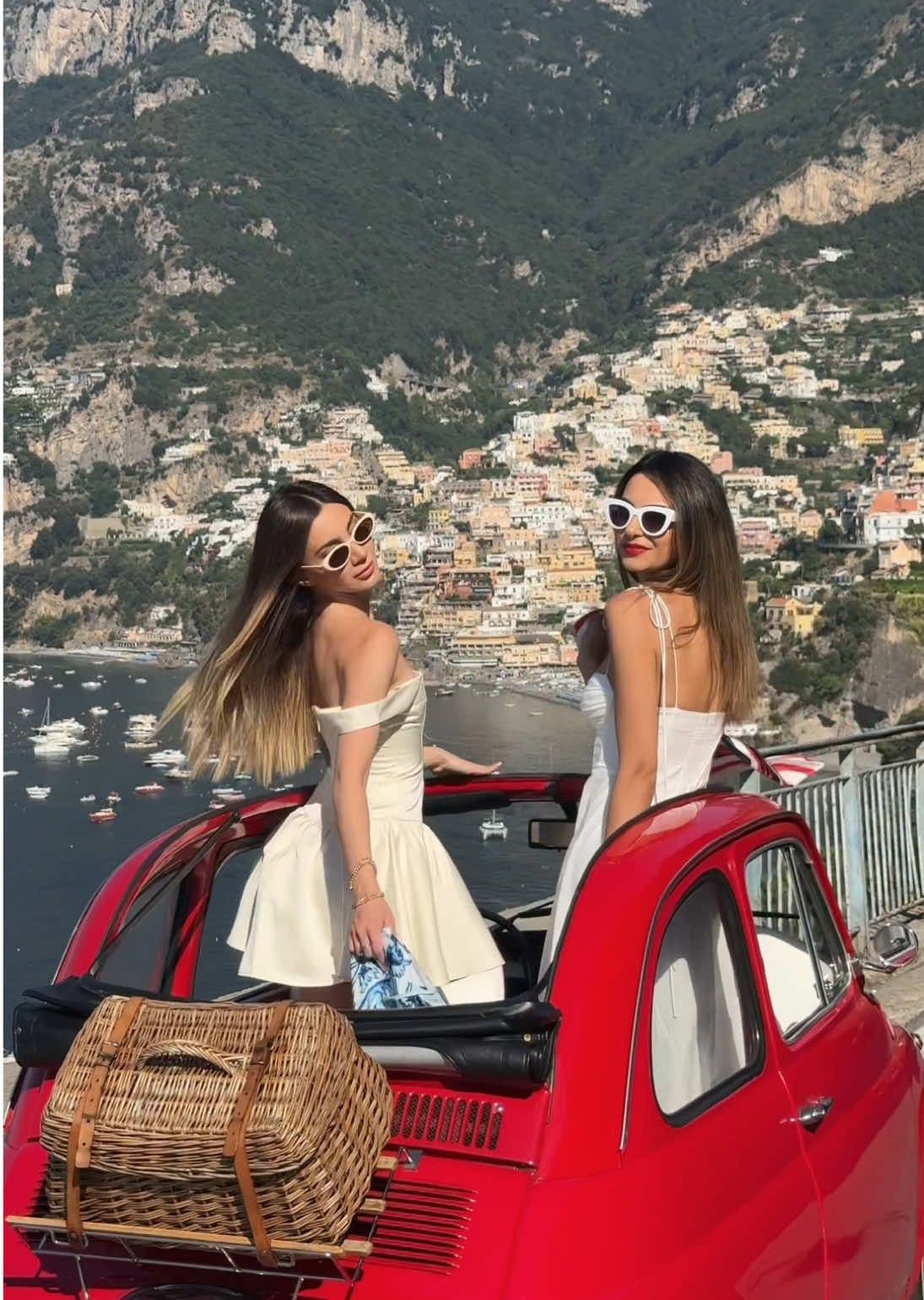 Signorina CIAO CIAO 🇮🇹🫶🏼🚘 #positano #italy #amalficoast #photography 