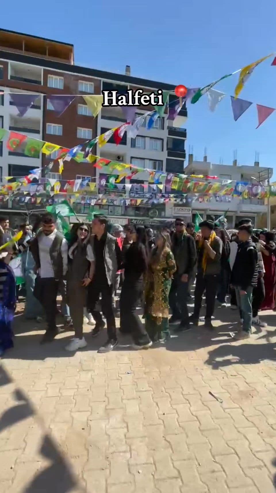 Halfeti 📍 #halay #şevko #newroz #evraman #kürtçe #kürt #şanlıurfa #halfeti #kaplan #beratkaplan #beratkaplan0 