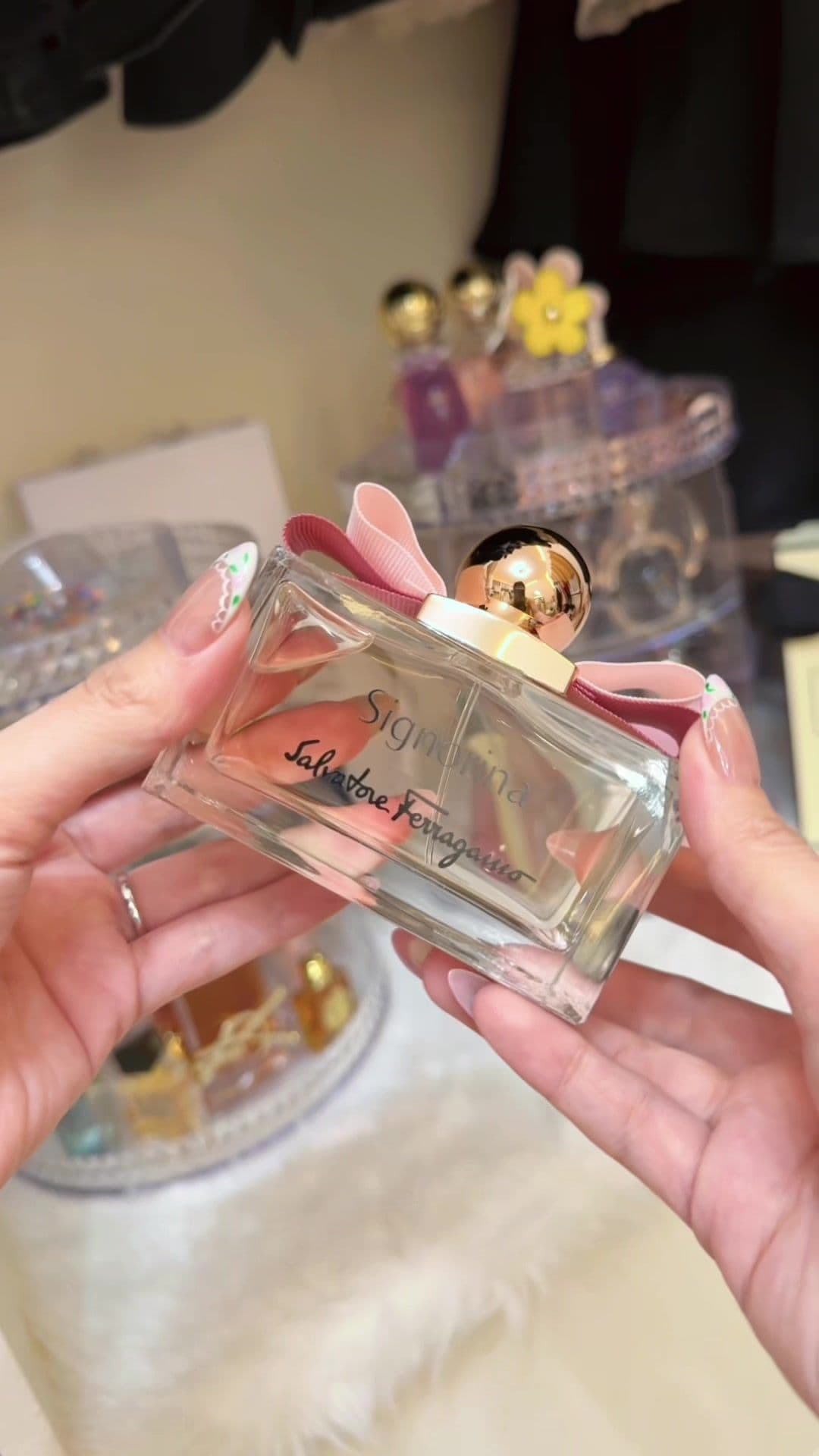 Unboxing my Signorina Salavatore Ferragamo EDP #salvatoreferragamo #signorina #perfumeaddict 