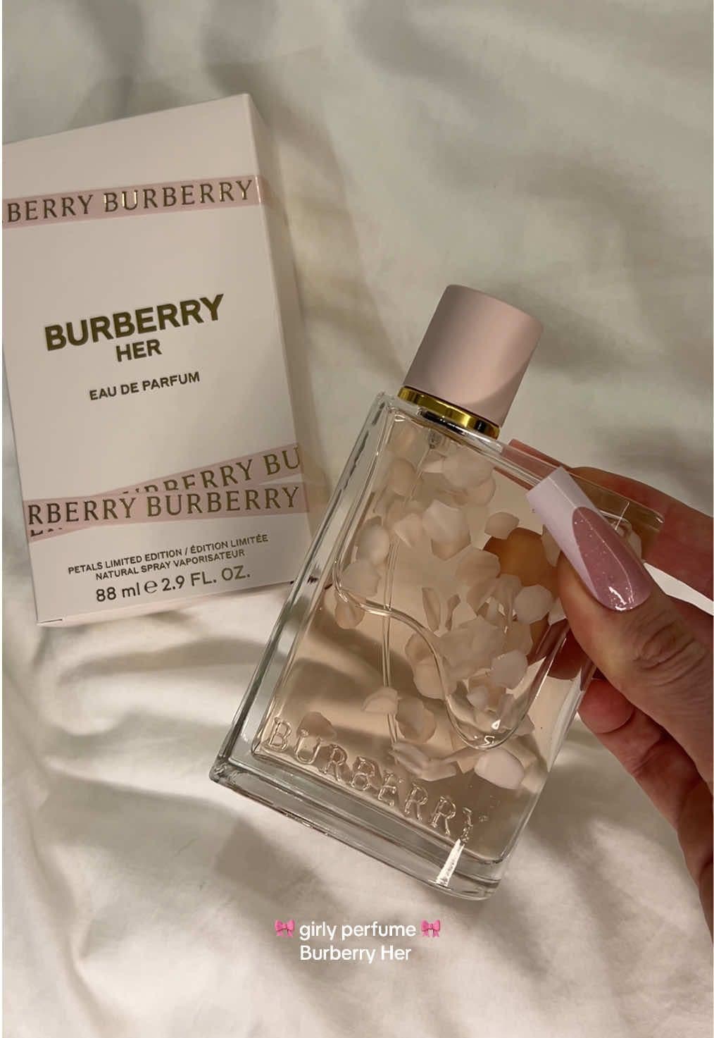Girly perfume 🎀 Burberry her ✨ the limited edition petals makes it even more girly 🥹🎀✨ #perfume #burberryher #herpetals #gifted #fyp @CotyPRAustralia @Burberry 